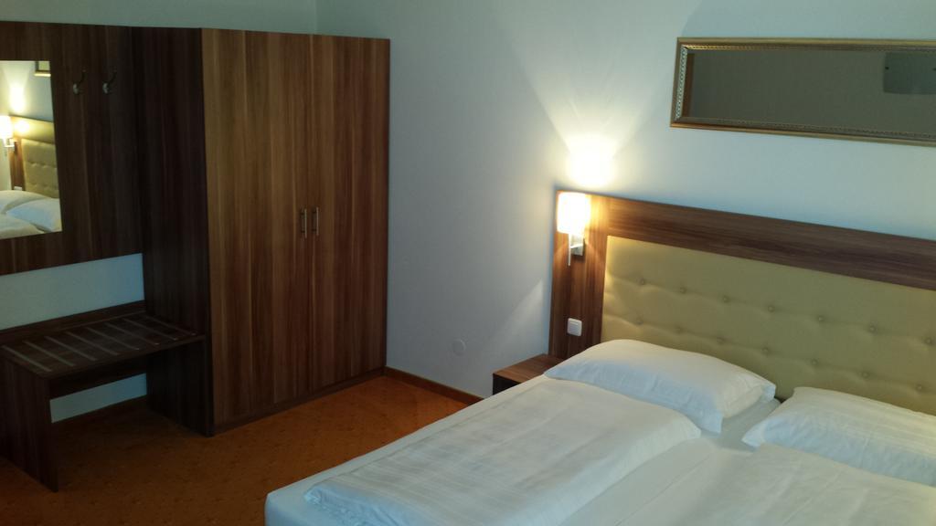 Stiftshotel Garsten Steyr Habitación foto